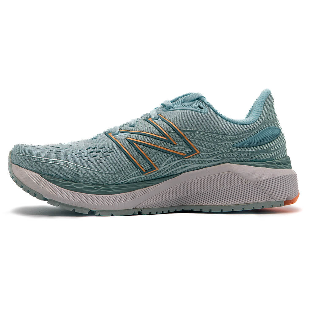 New Balance 860 v12
