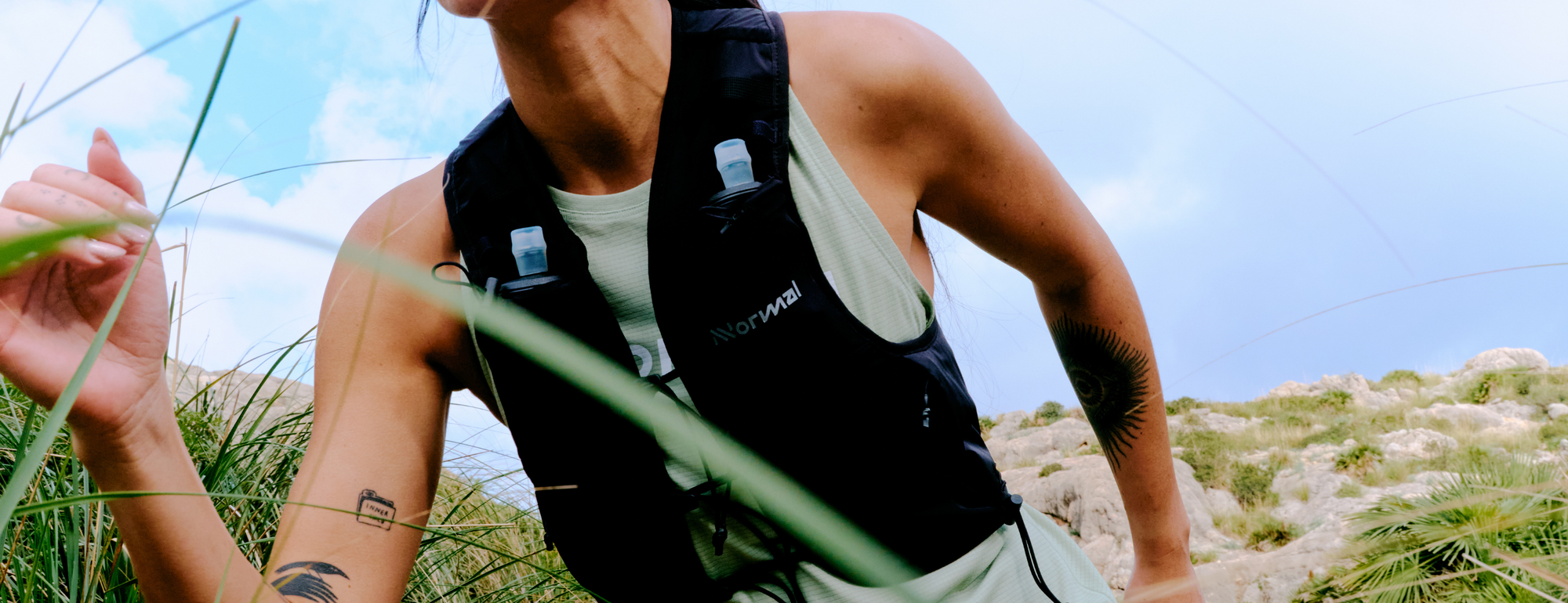 WOMENS HYDRATION VESTS & BELTS